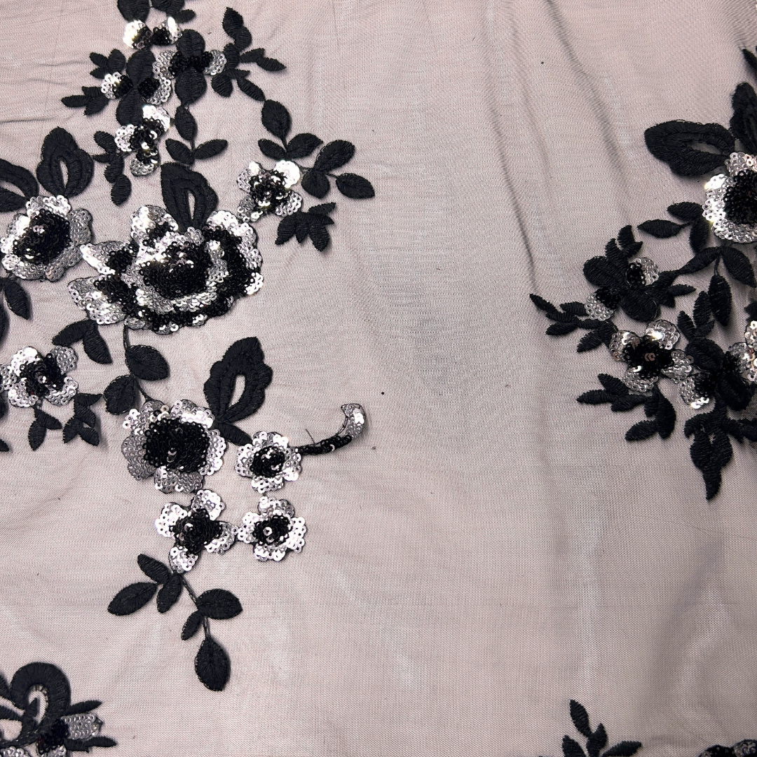 TUL BORDADO CON FLORES BICOLOR LENTEJUELA