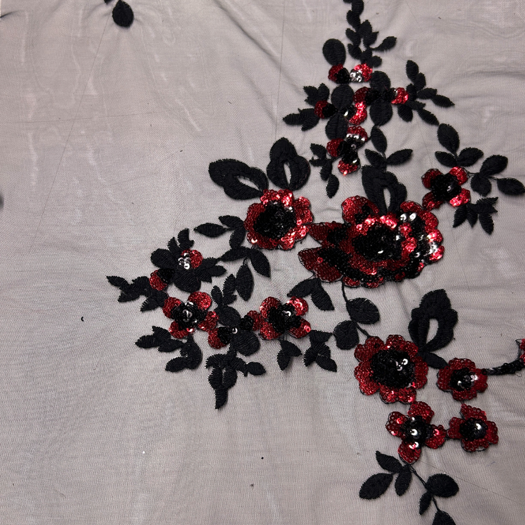TUL BORDADO CON FLORES BICOLOR LENTEJUELA