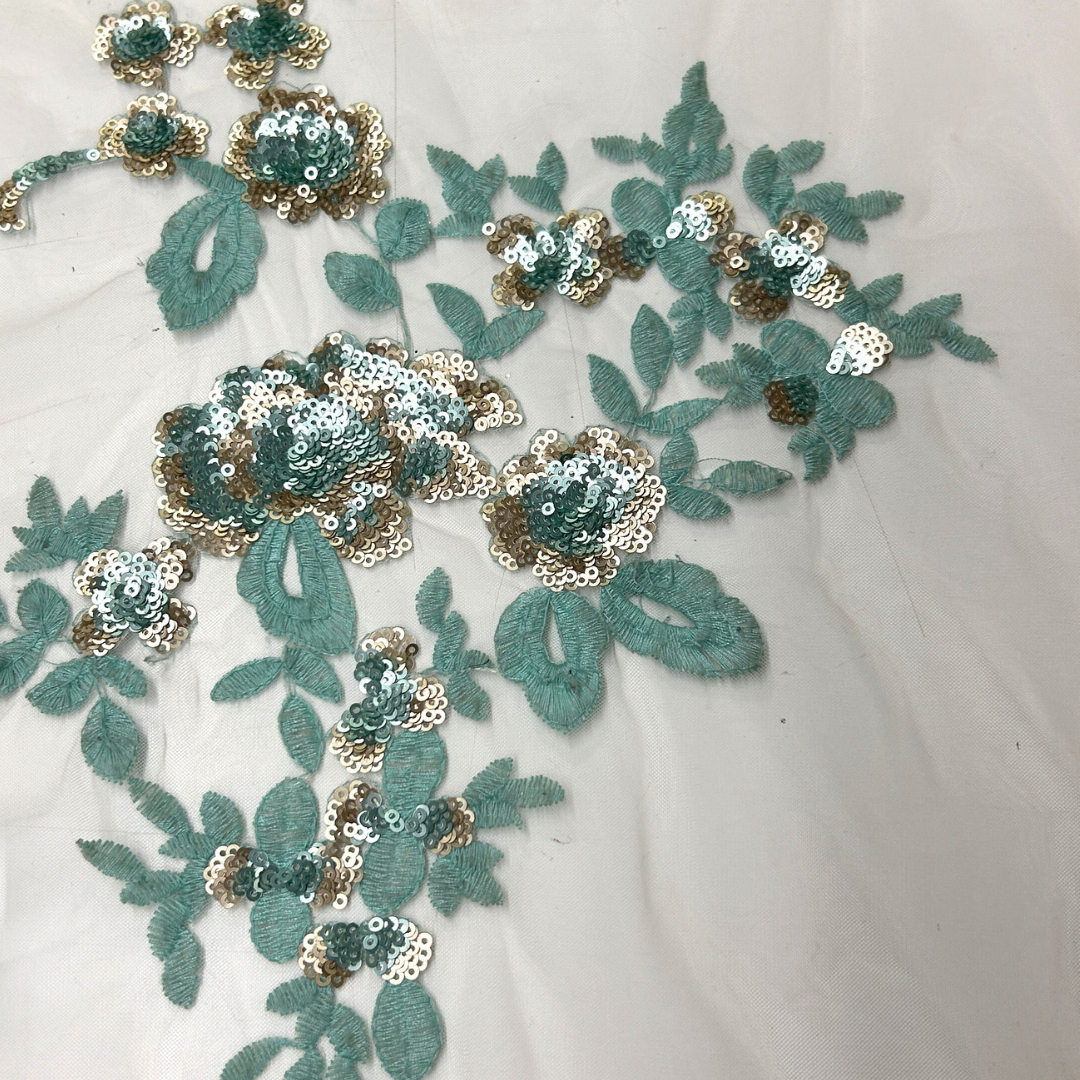 TUL BORDADO CON FLORES BICOLOR LENTEJUELA